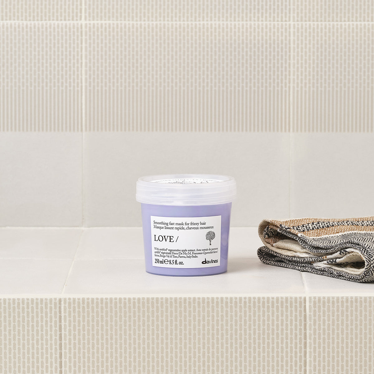 Davines LOVE SMOOTHING Mask - Maschera lisciante istantanea per capelli crespi