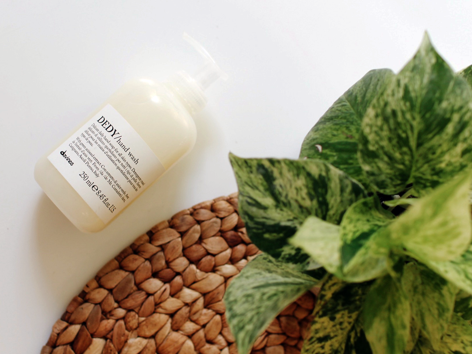 Tre consigli per la cura delle mani, con sapone, gel e crema