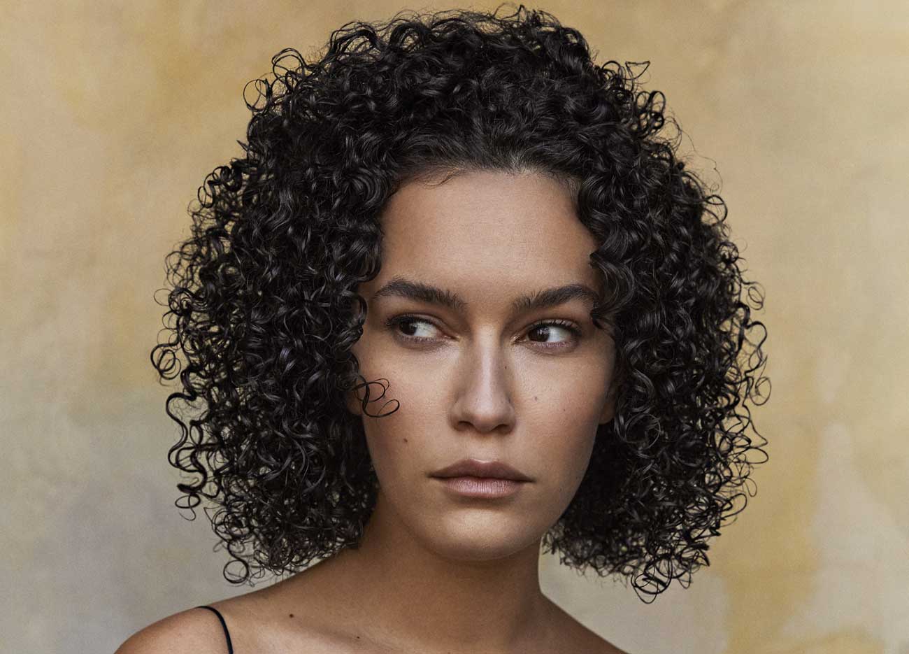 Capelli crespi? Scopri il plopping, il metodo di asciugatura perfetto per i tuoi ricci!