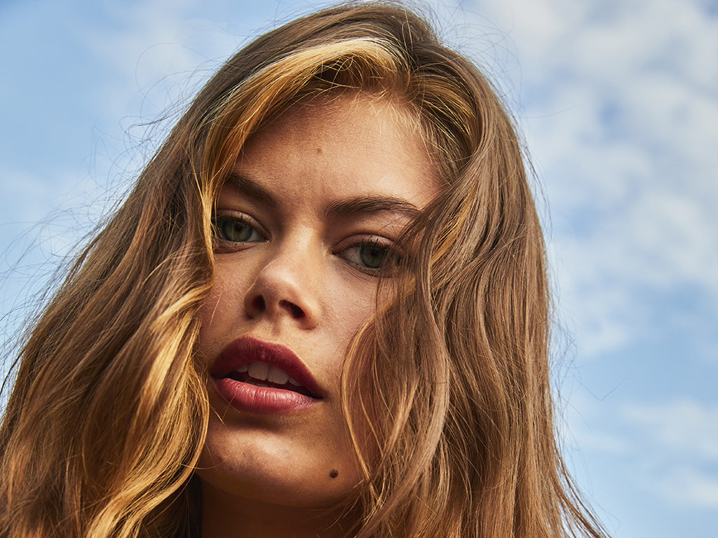 Come prendersi cura dei capelli decolorati o schiariti