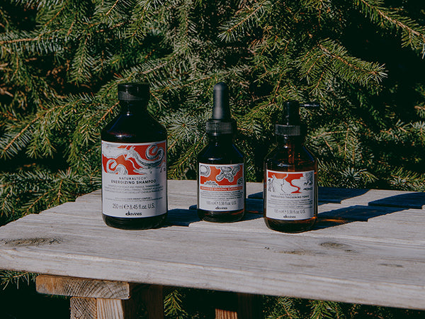 Le proprietà benefiche dell’olio di menta piperita: l’alleato per capelli forti in ogni stagione