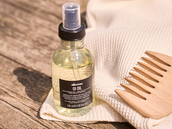Oli per capelli: benefici, come e quando integrarli nella tua routine