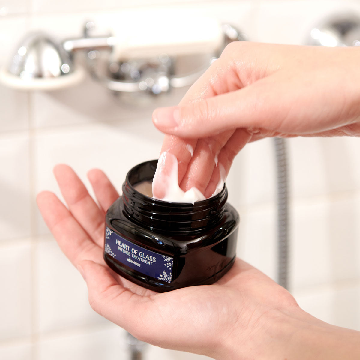 Translation missing: it.products.general.vendor: THERE MUST BE AN ANGEL Heart of Glass Intense Treatment Trattamento rinforzante, illuminante per capelli biondi naturali o trattati-1
