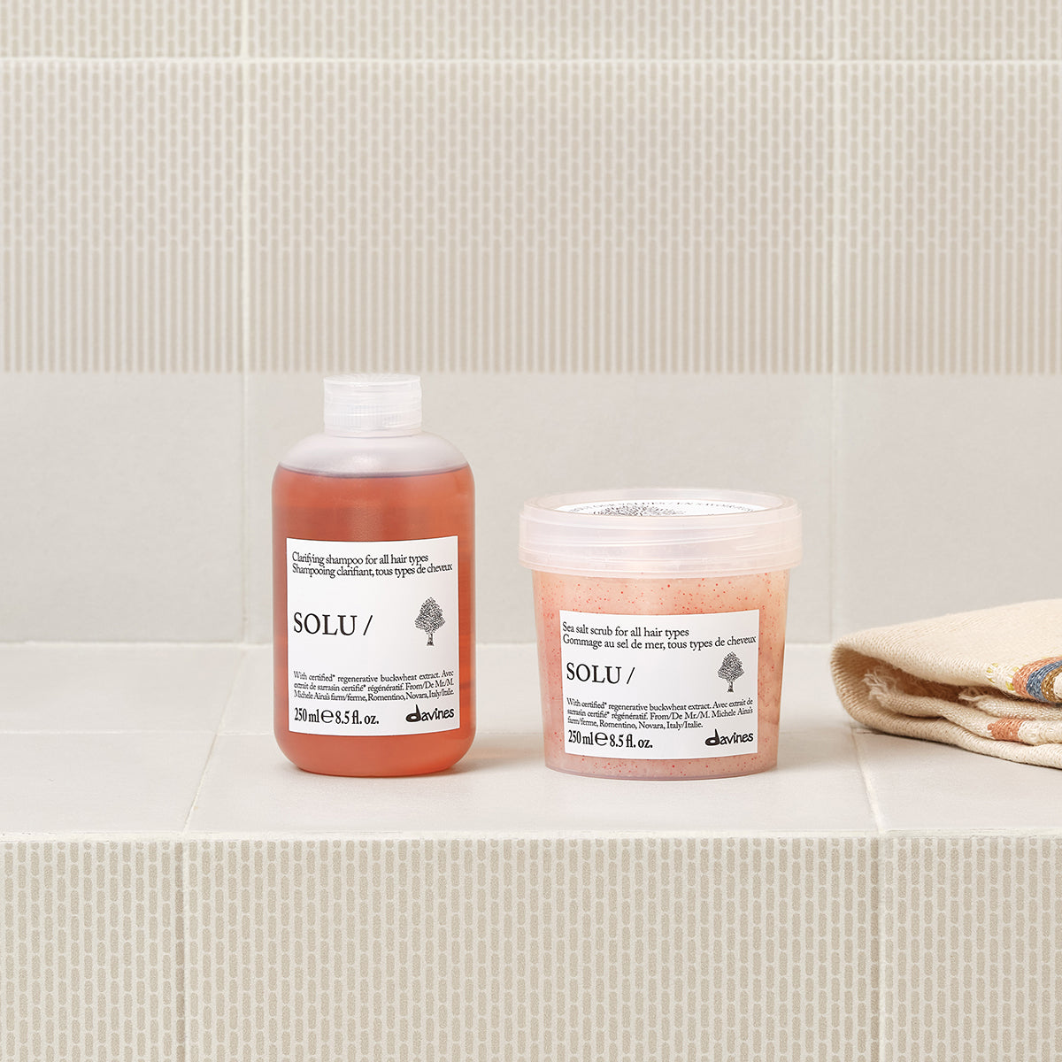 
Davines SOLU Sea Salt Scrub - Scrub purificante al sale marino per tutti i tipi di capelli